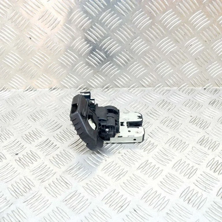 Aizmugurējā vāka slēdzene 8K9827505A