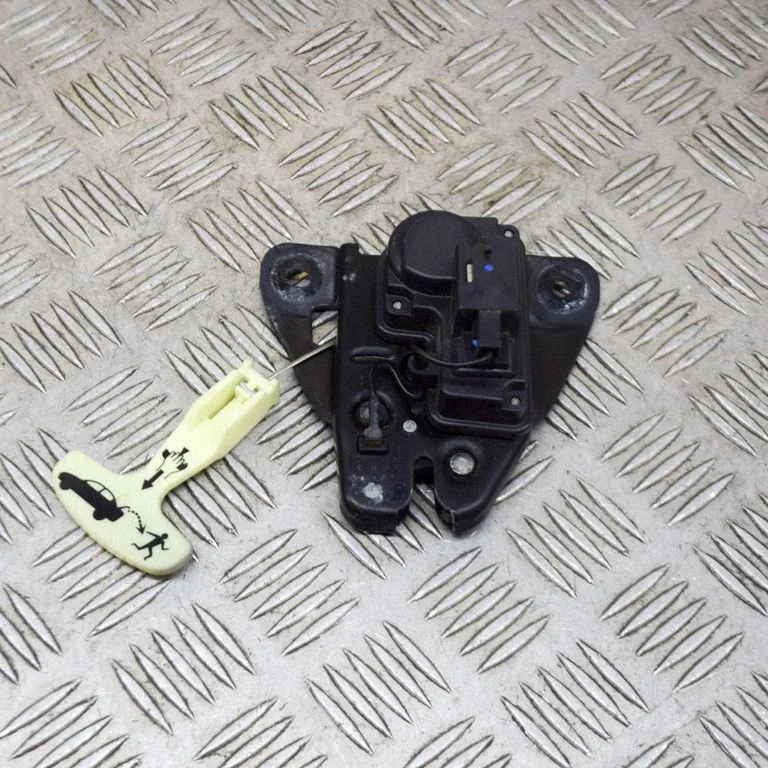 Tailgate/trunk/boot lock/catch/latch