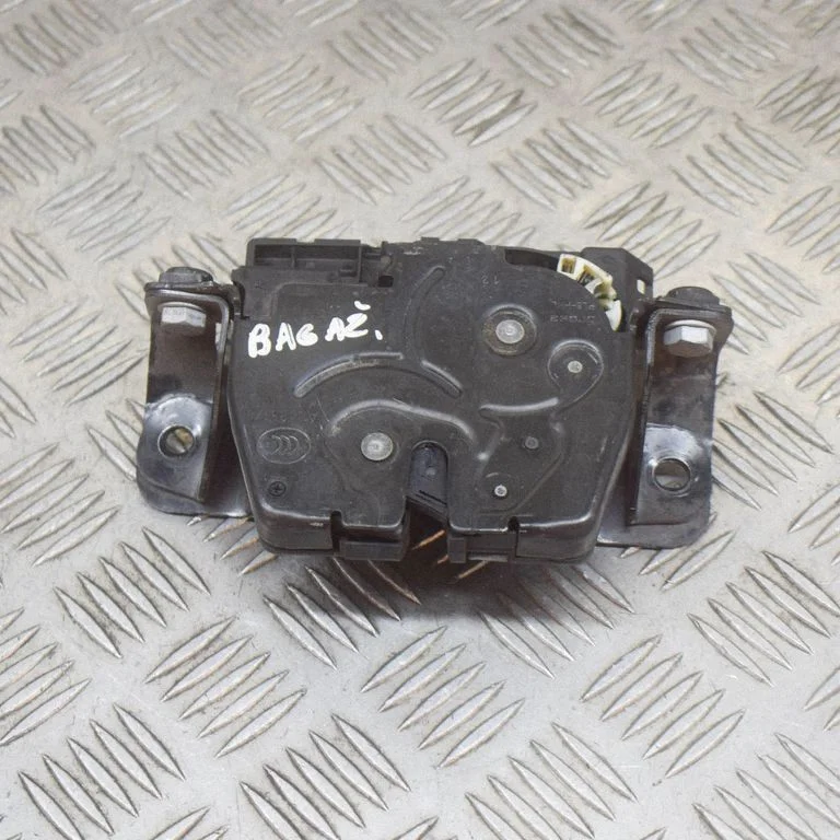 Aizmugurējā vāka slēdzene 912935112