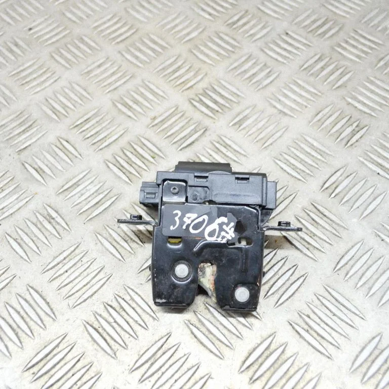 Tailgate/trunk/boot lock/catch/latch – Nissan Qashqai (2010-2014)