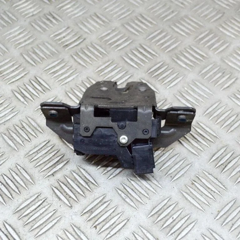 Aizmugurējā vāka slēdzene 13585478