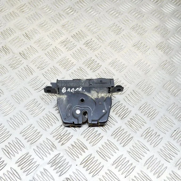 Aizmugurējā vāka slēdzene 918064