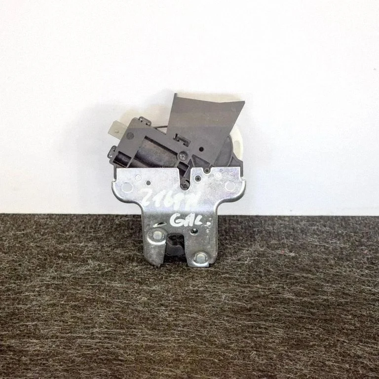 Tailgate/trunk/boot lock/catch/latch 4F5827505D