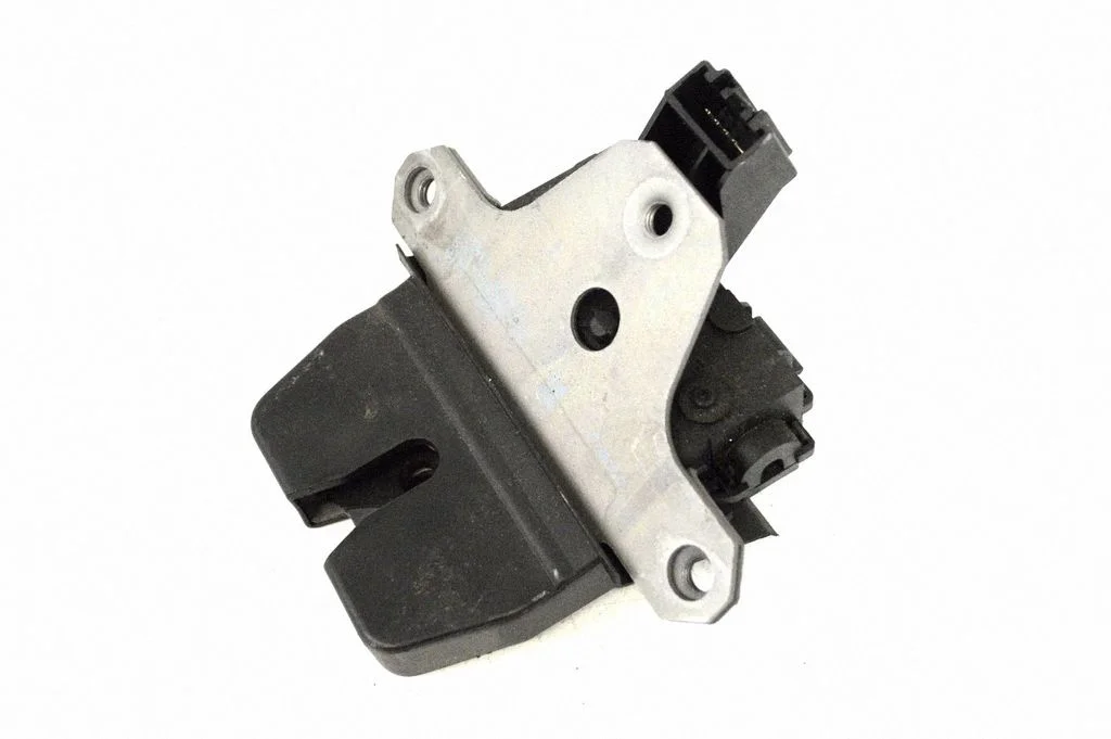 Zamek klapy bagażnika BM51R442A66DA
