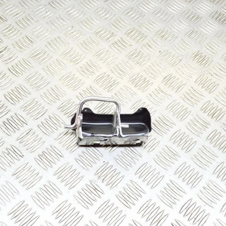 Tagaluugi luku kinnitusklamber – BMW i3 (2013-)