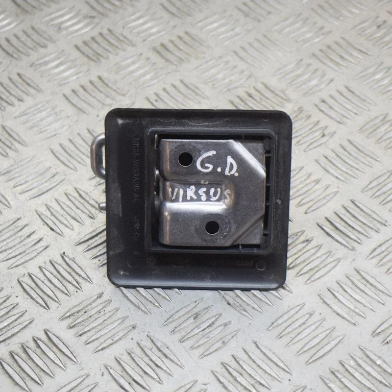 Tagaluugi luku kinnitusklamber – Ford Transit Custom (2013-2023)