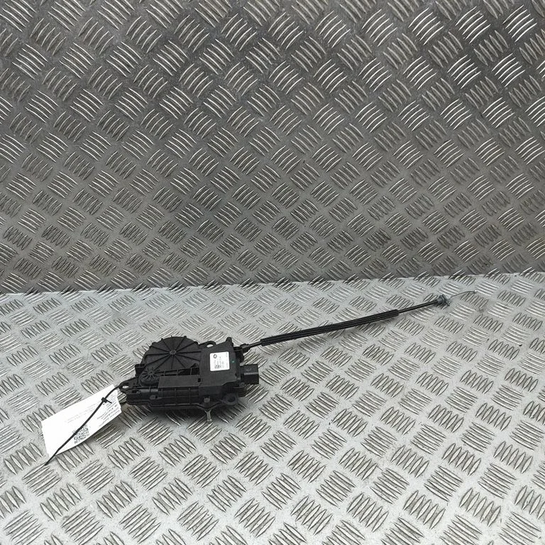 Tailgate/trunk/boot lift motor – Land Rover Defender (2020-)