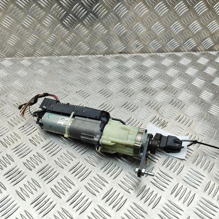Aizmugurējā vāka piesaistes motors 4L0827851F