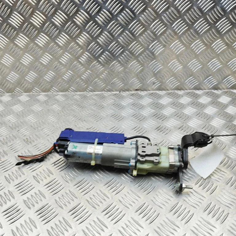 Aizmugurējā vāka piesaistes motors 4L0827852F