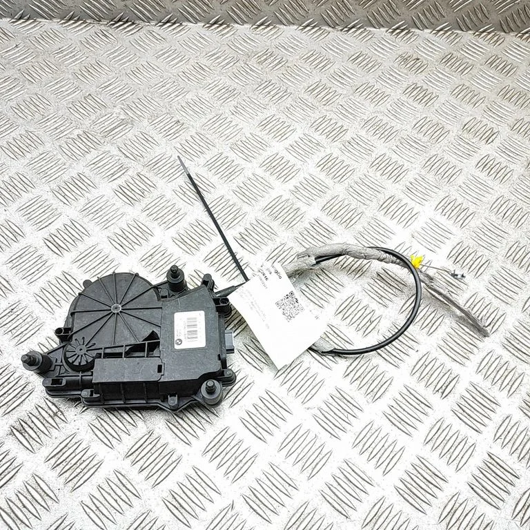Aizmugurējā vāka piesaistes motors – BMW 5. sērija G30 G31 G38 (2016-)