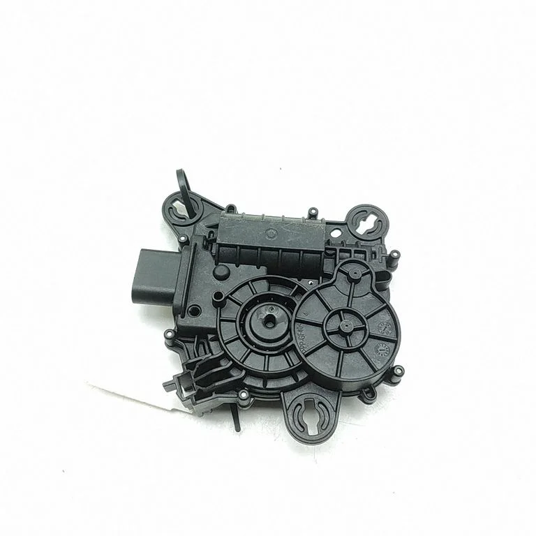 Domykacz klapy bagażnika 1T3827887B