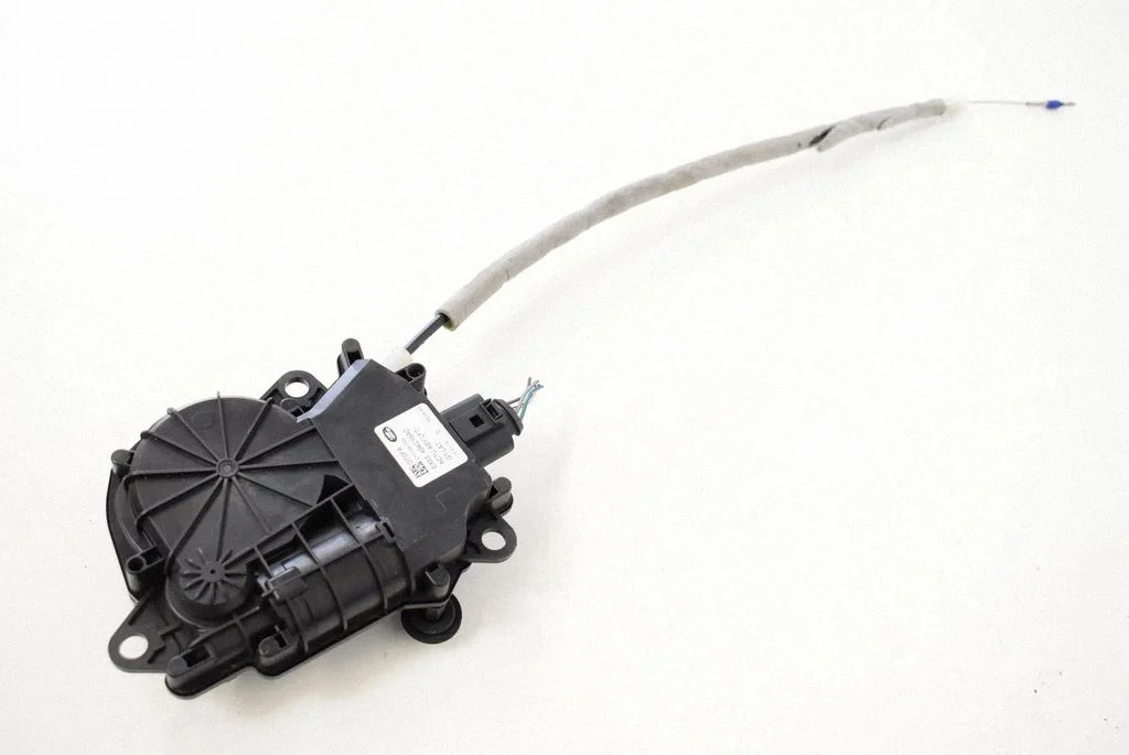 Aizmugurējā vāka piesaistes motors EX53404C10AC