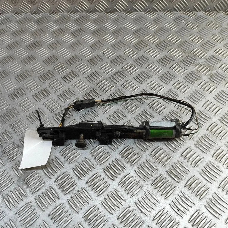 Tailgate/trunk/boot lift motor – BMW 7 Series E38 (1993-2001)