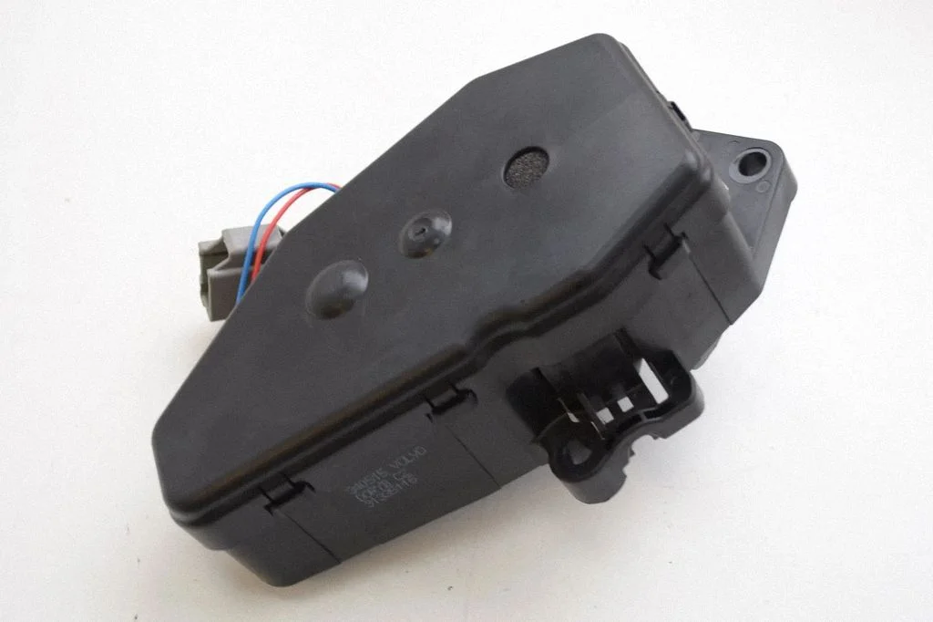 Aizmugurējā vāka piesaistes motors 31335116