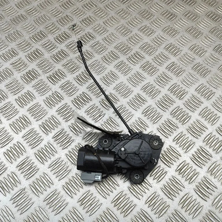 Aizmugurējā vāka piesaistes motors 32149889