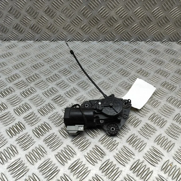 Aizmugurējā vāka piesaistes motors 32149882