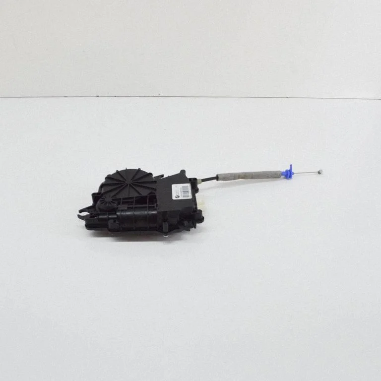 Aizmugurējā vāka piesaistes motors 927465101