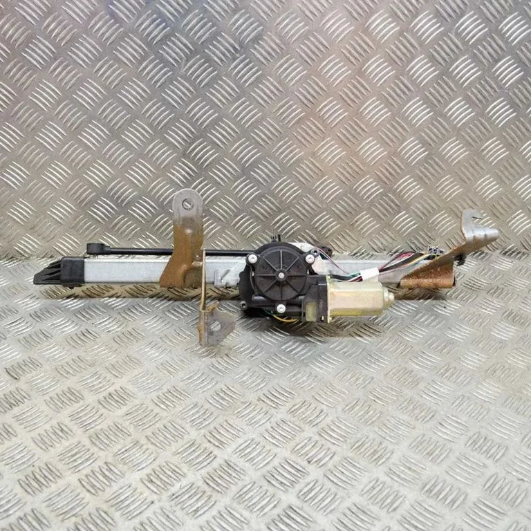 Aizmugurējā vāka piesaistes motors 16643034