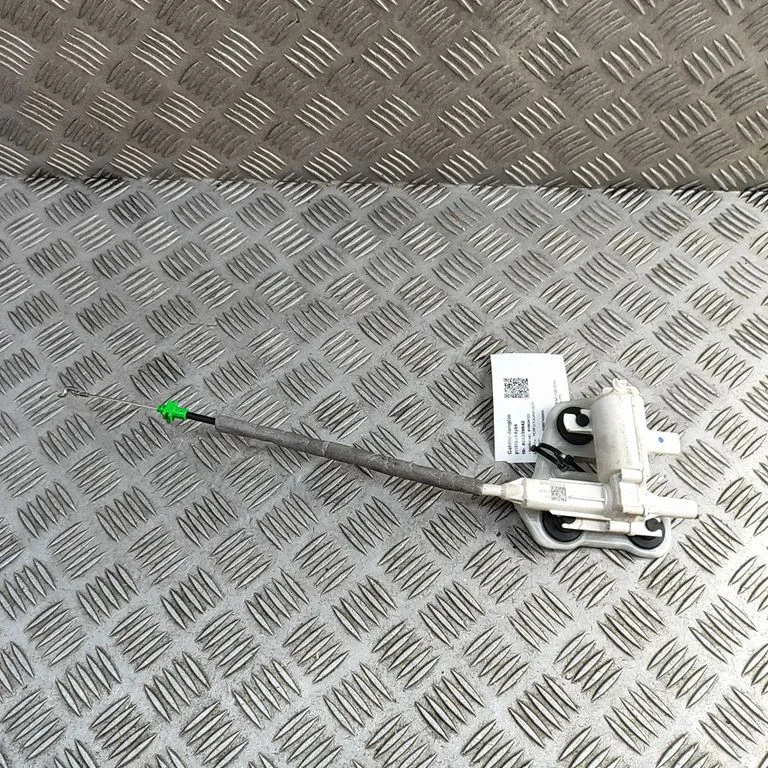 Aizmugurējā vāka piesaistes motors A0999068600