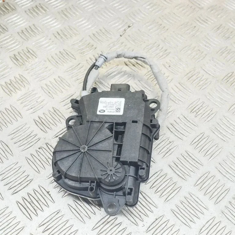 Aizmugurējā vāka piesaistes motors CPLA404C10BD