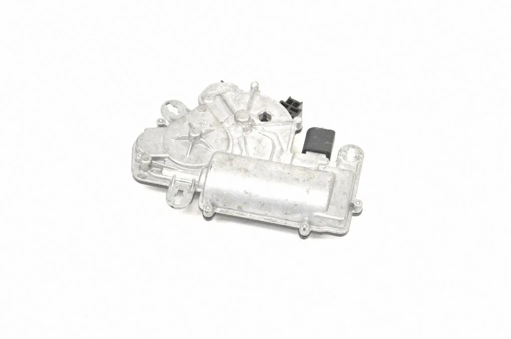 Aizmugurējā vāka piesaistes motors 3V5827887B