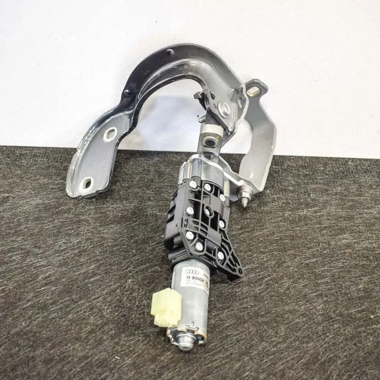 Aizmugurējā vāka piesaistes motors