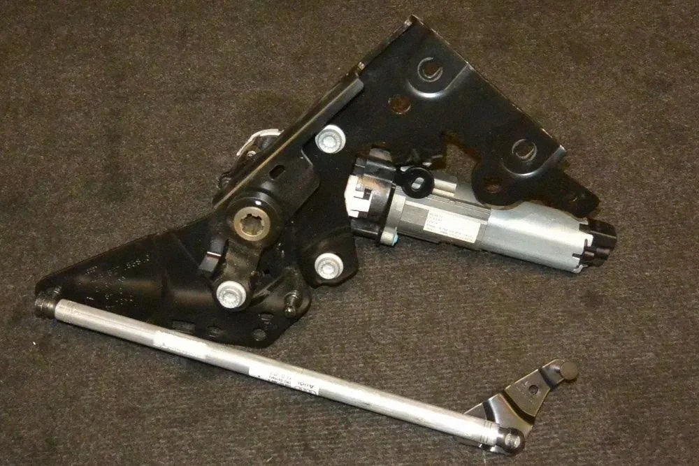 Aizmugurējā vāka piesaistes motors 4G8827858G