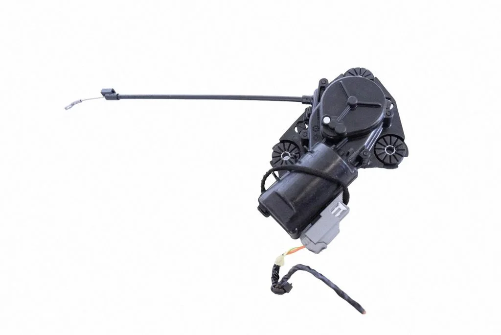 Aizmugurējā vāka piesaistes motors