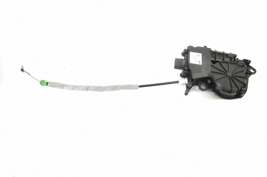 Aizmugurējā vāka piesaistes motors DK62404C10AB
