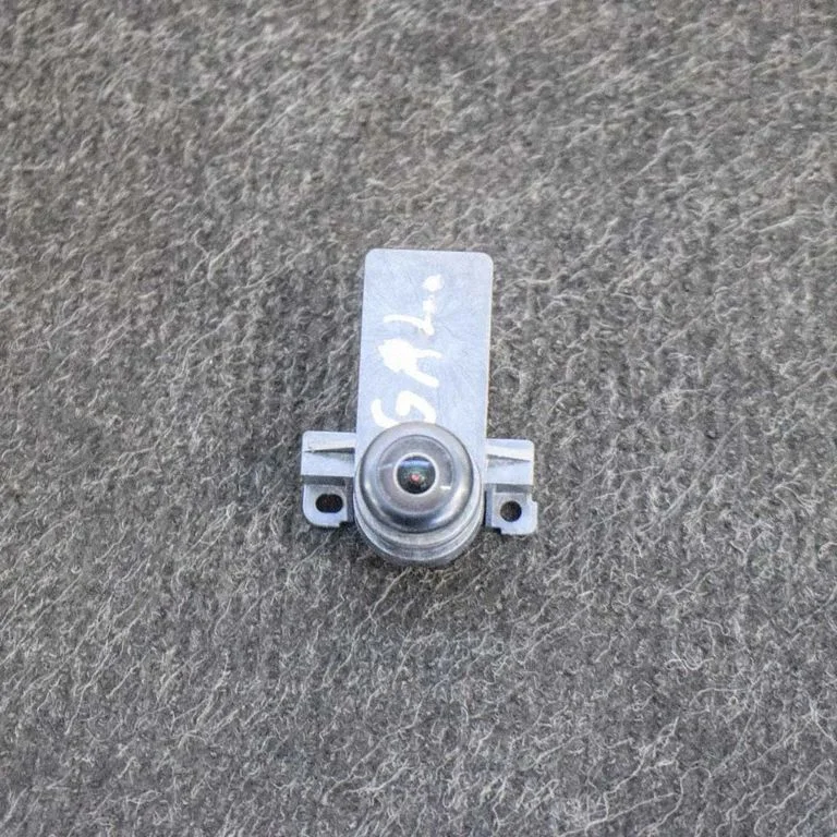 Reversing camera – Tesla Model S (2012-)
