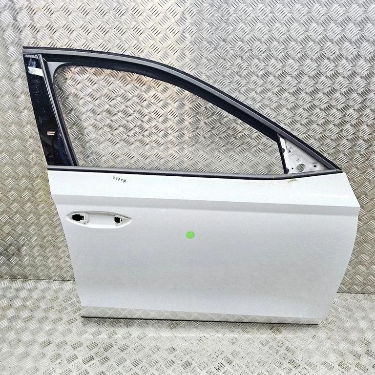Priekšējās durvis 5E3831052B