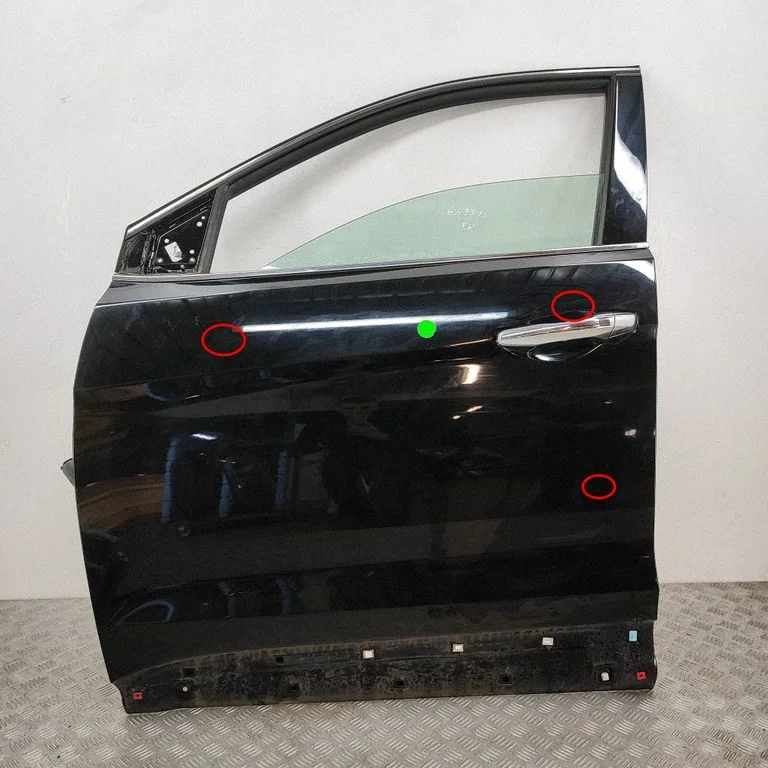 Priekšējās durvis 824702W230