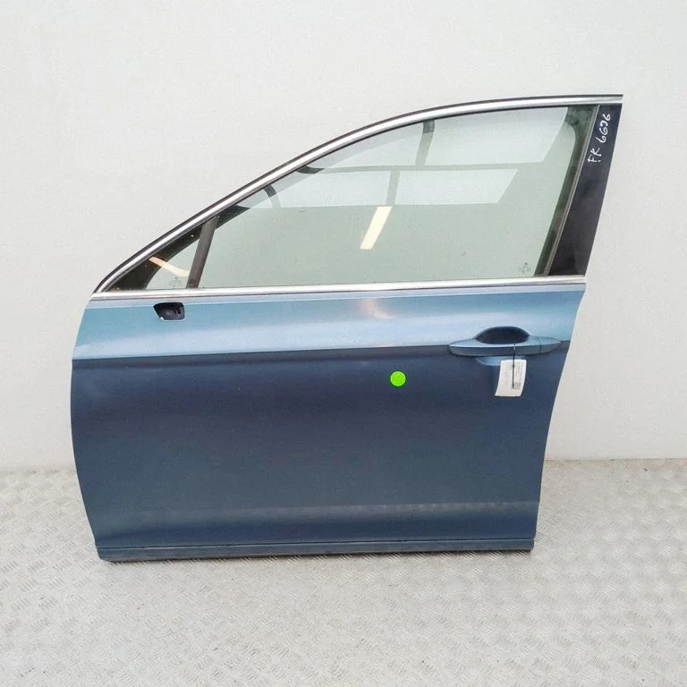 Priekšējās durvis 3G0831055AG