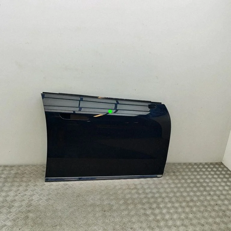 Priekšējās durvis A2977222600