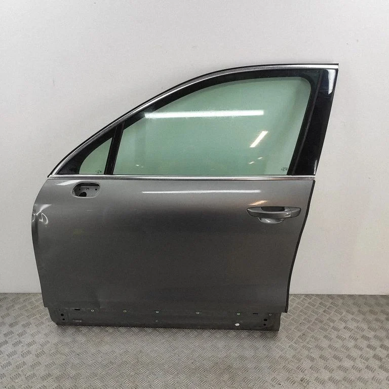 Priekšējās durvis 8K0959801B
