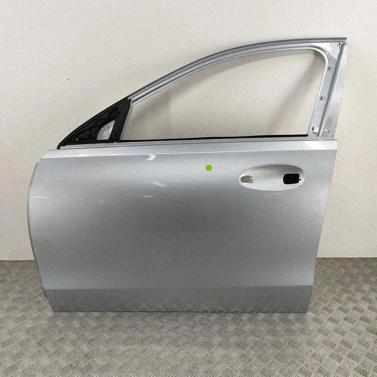 Priekšējās durvis A2067227900