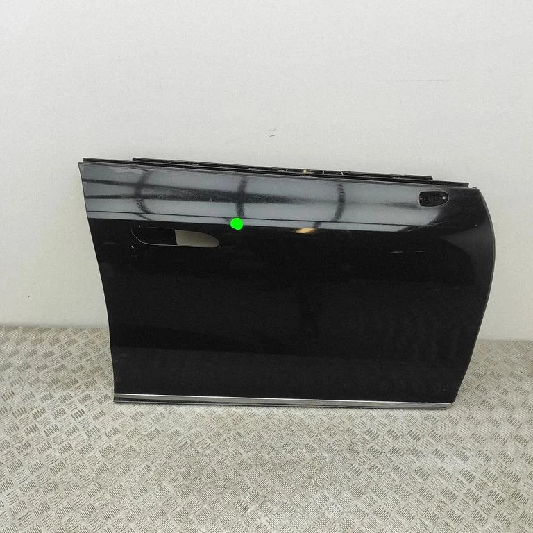 Priekšējās durvis A2977222600