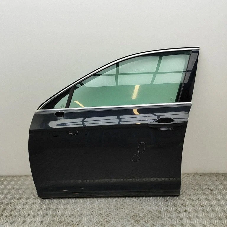 Priekšējās durvis 3G0831055AG