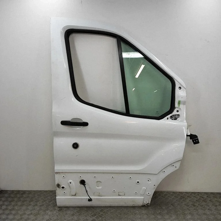 Priekšējās durvis BK31V21418A