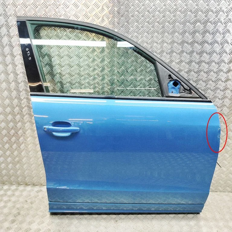 Priekšējās durvis 8R0831052E
