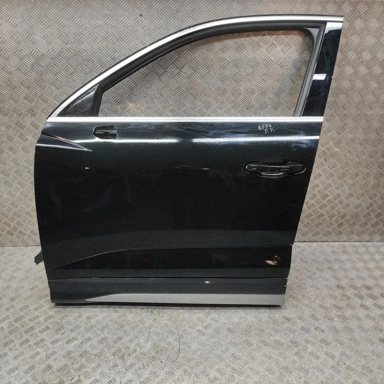 Priekšējās durvis 5Q0959802C