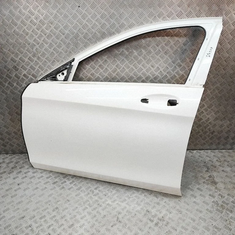 Priekšējās durvis A2227200105