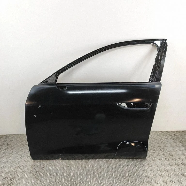 Priekšējās durvis 8B3831051C