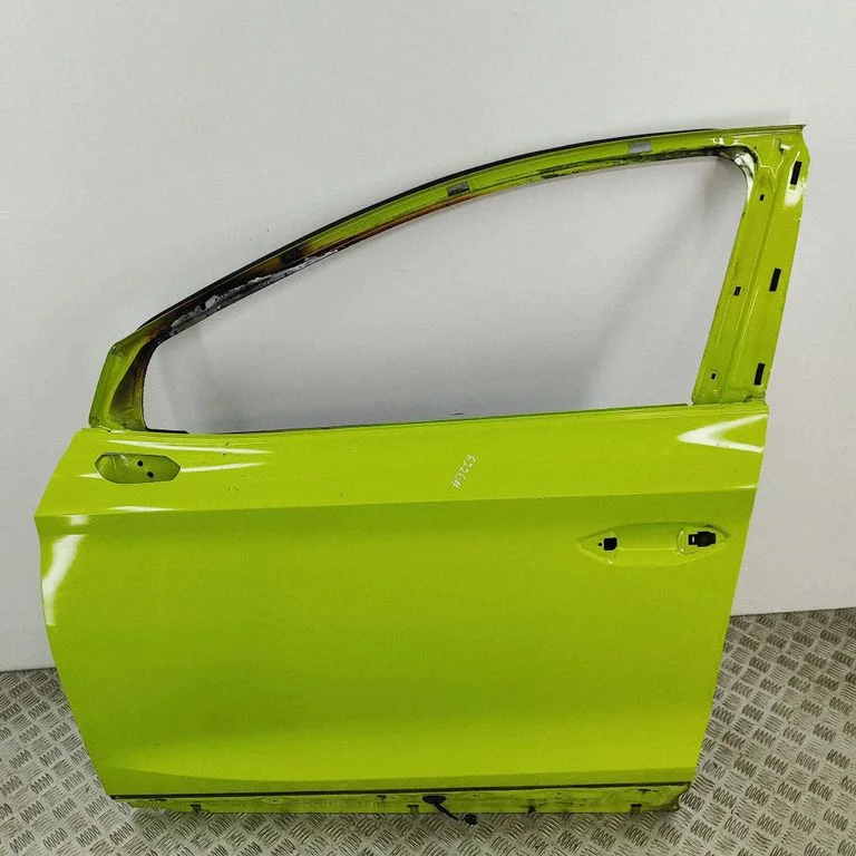 Priekšējās durvis 5LA831051B