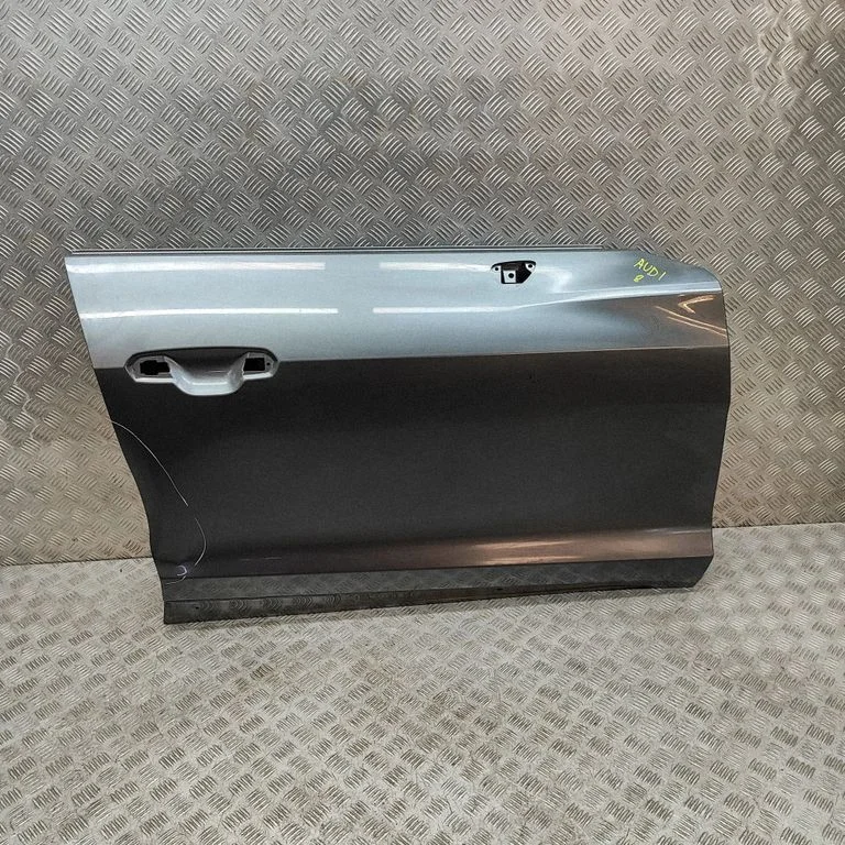 Priekšējās durvis 4J3831052B
