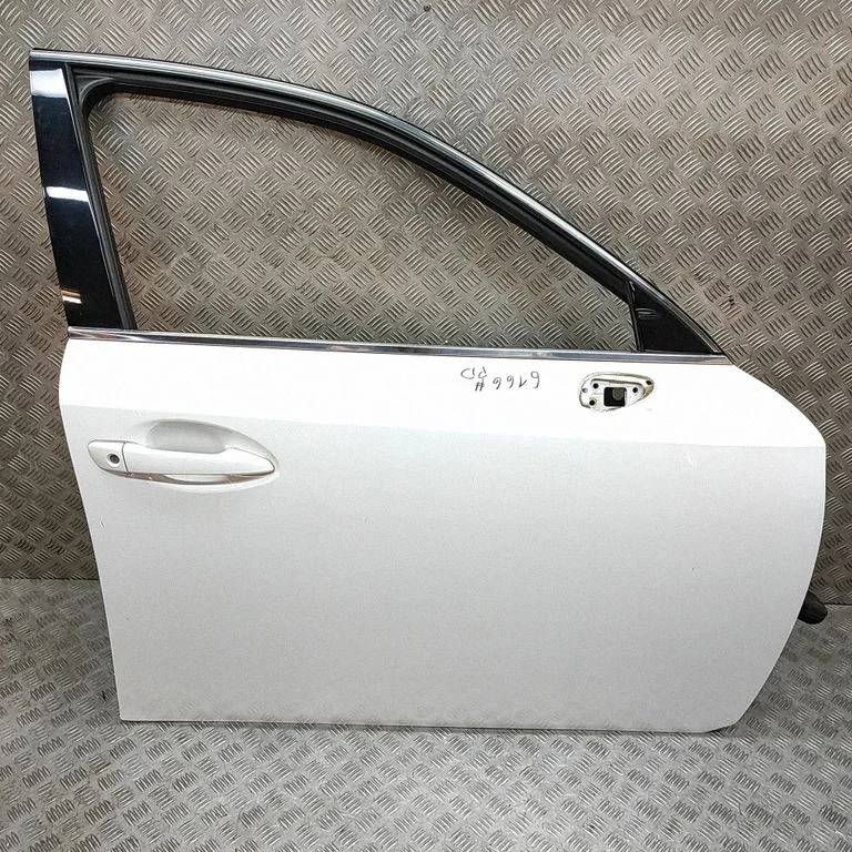 Priekšējās durvis 6700153090