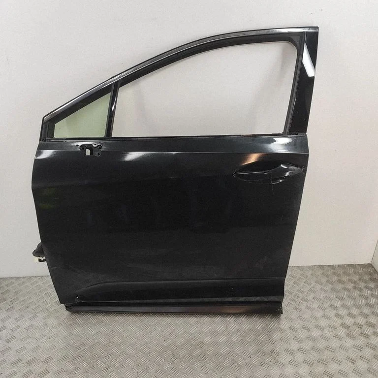 Priekšējās durvis 6700248160