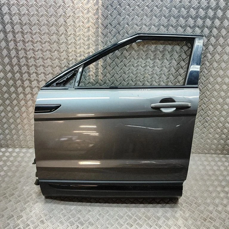 Priekšējās durvis LR028553