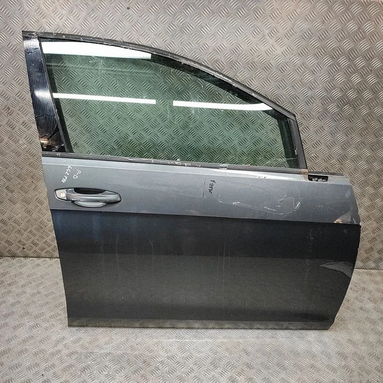 Priekšējās durvis 5G4831056AS