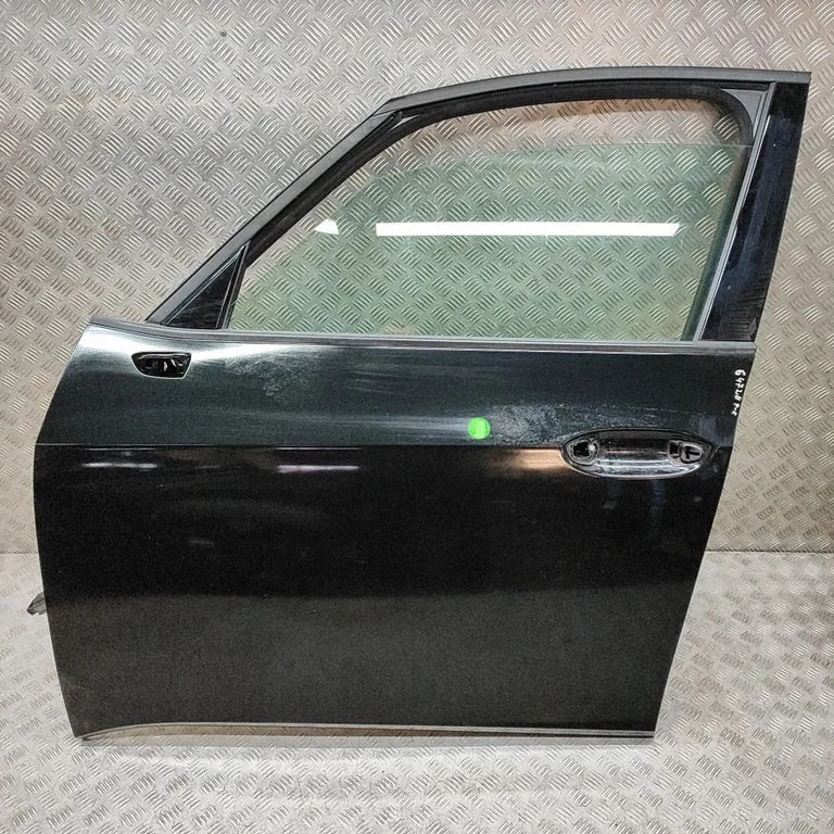 Priekšējās durvis 10A831311A